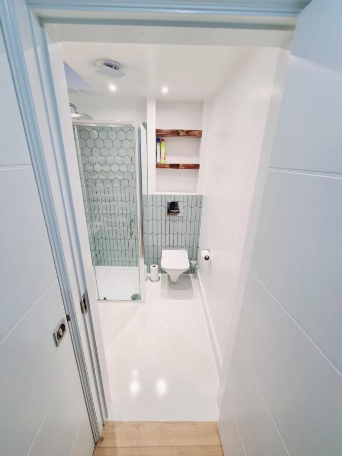 Stylish London Apartment With Terrace & Parking Экстерьер фото