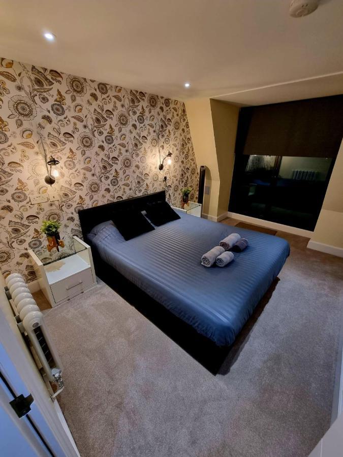 Stylish London Apartment With Terrace & Parking Экстерьер фото