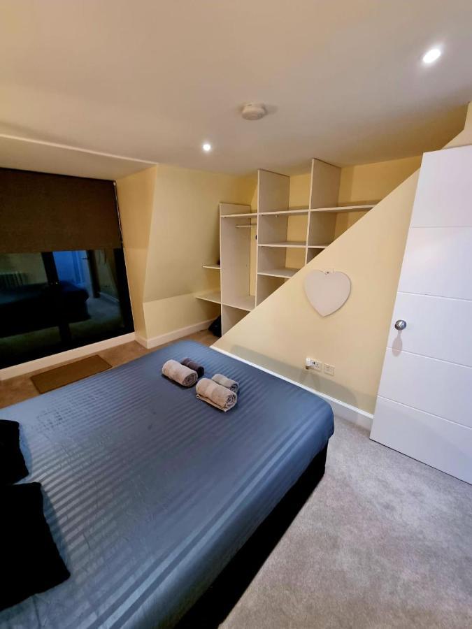 Stylish London Apartment With Terrace & Parking Экстерьер фото